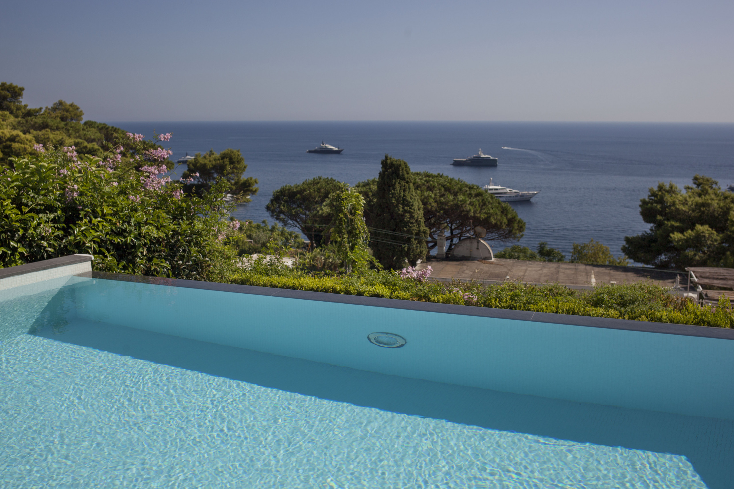 Villa/Dettached house in Capri - AMORE RENTALS - Villa Afrodite with Sea View, Piscina, Garden and Parking near the Sea