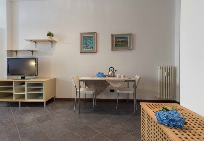 Studio in Lecco - Galleria Roma Studio - Affitti Brevi Italia Studio in Lecco - Galleria Roma Studio - Affitti Brevi Italia