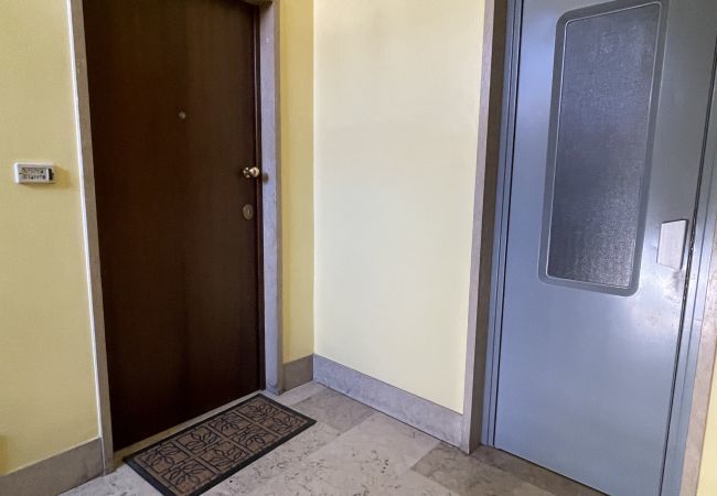 Entrance Apartment - MYHOUSE INN LINGOTTO - Solo Affitti Brevi Apartment in Turin - MYHOUSE INN LINGOTTO - Affitti Brevi Italia