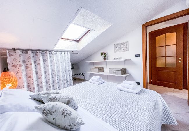 Double Room 160x190: Velux Windows, Air Conditioning, Shelves for Clothes, Iron and Cot Available Double bedroom with 160x190 bed, option of dividing into two single beds. Velux windows with blinds, shelves for clothes and hangers, air conditioning