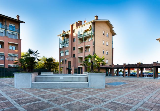 Square with fountain  MYHOUSE INN LEUMANN - Solo Affitti Brevi Apartment in Collegno - MYHOUSE INN LEUMANN - Affitti Brevi Italia