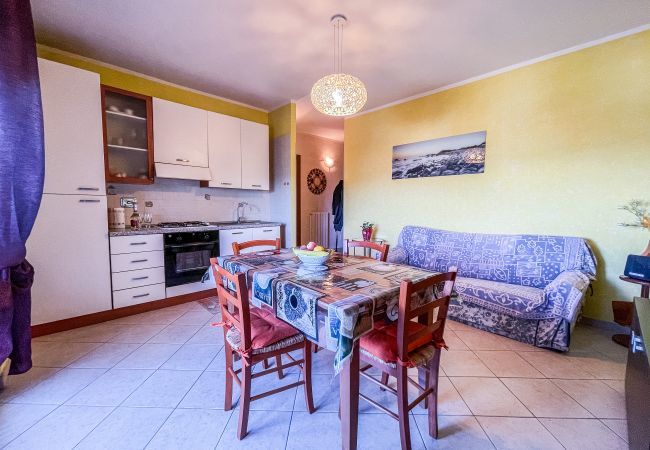 Living room with kitchenette MYHOUSE INN LEUMANN - Solo Affitti Brevi Apartment in Collegno - MYHOUSE INN LEUMANN - Affitti Brevi Italia