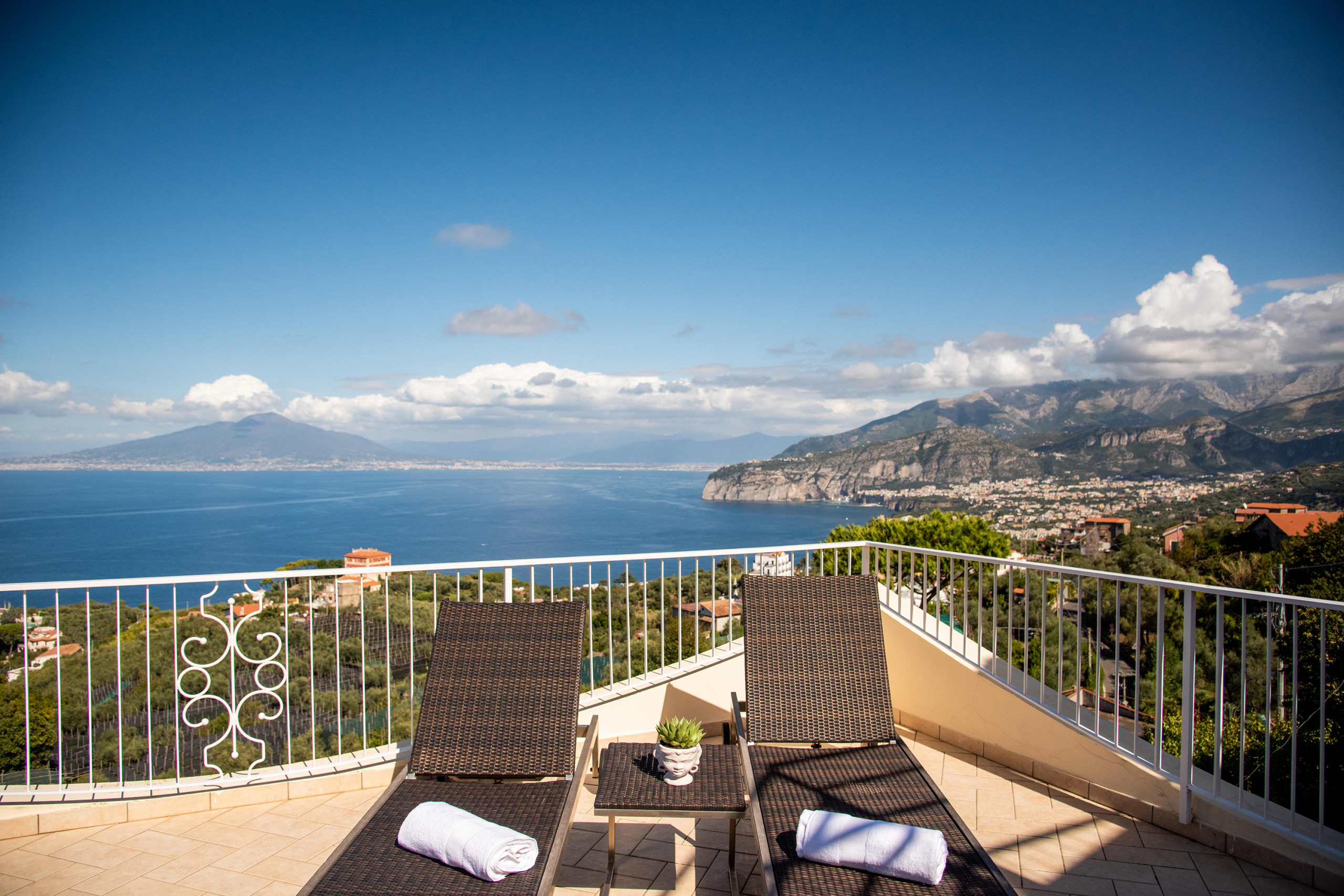 Villa/Dettached house in Sorrento - AMORE RENTALS - Villa Ado with Private Swimming Pool, Garden, Sea View and Parking