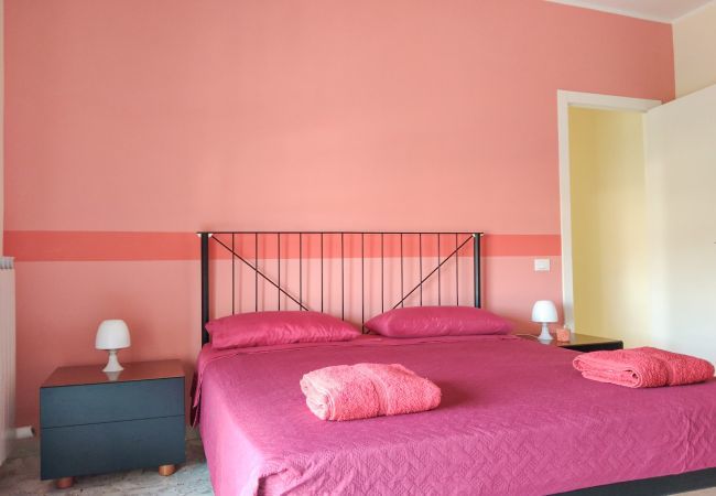 Rent by room in Modena - Bignardi - Camera Rossa Rent by room in Modena - Bignardi - Camera Rossa