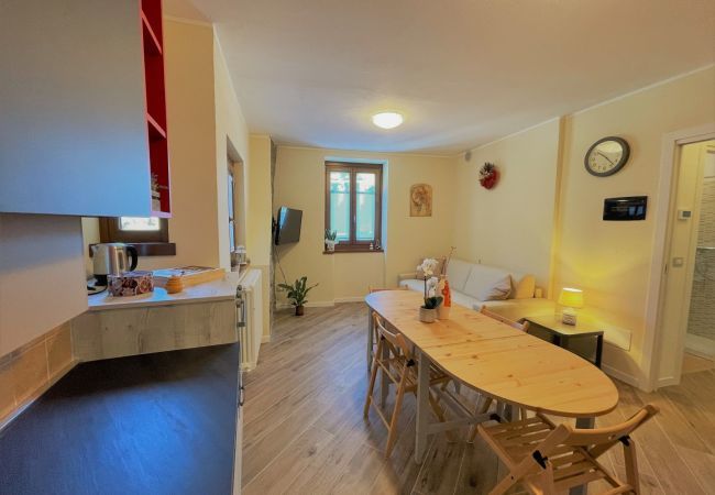 Living room La Baita Case Contrada Pradella Affitti Brevi Italia Apartment in Triangia - Apartment La Baita Case Contrada Pradella - Affitti Brevi Italia