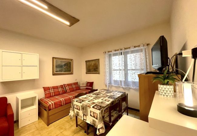 Living room Apartment La Baita Case Gigiat Affitti Brevi Italia  Apartment in Val Masino - Appartamento La Baita Case Gigiat