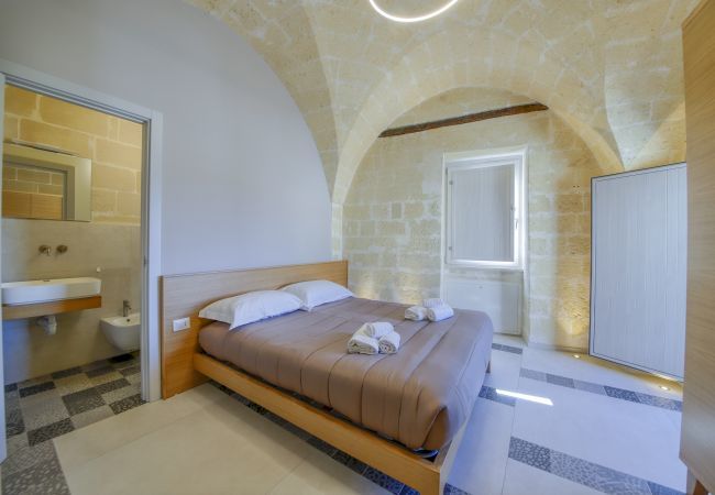 bedroom Palazzo Fondo Vico 2   Affitti Brevi Italia Apartment in Gravina in Puglia - Palazzo Fondo Vico 2 - Affitti Brevi Italia