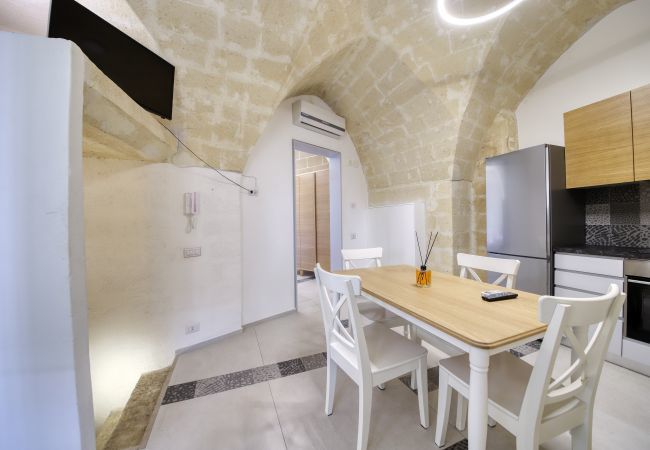 dining room Palazzo Fondo Vico 2   Affitti Brevi Italia Apartment in Gravina in Puglia - Palazzo Fondo Vico 2 - Affitti Brevi Italia