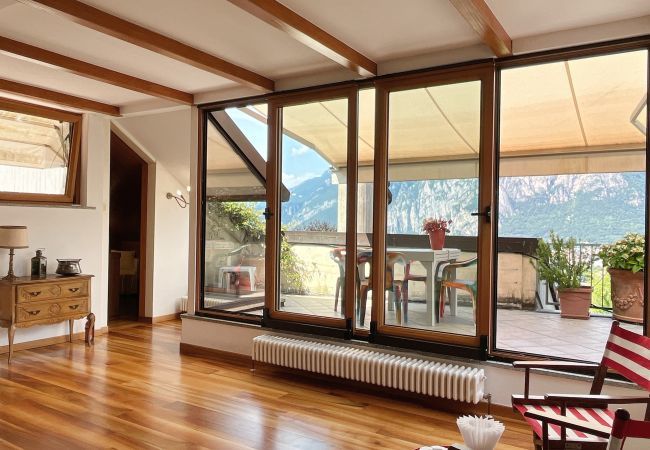 wonderful large and bright living room Refined living room very bright with access to the terrace