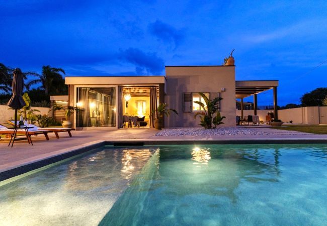 Villa in Ispica - VILLA OLIVE & CHAMPAGNE WITH POOL