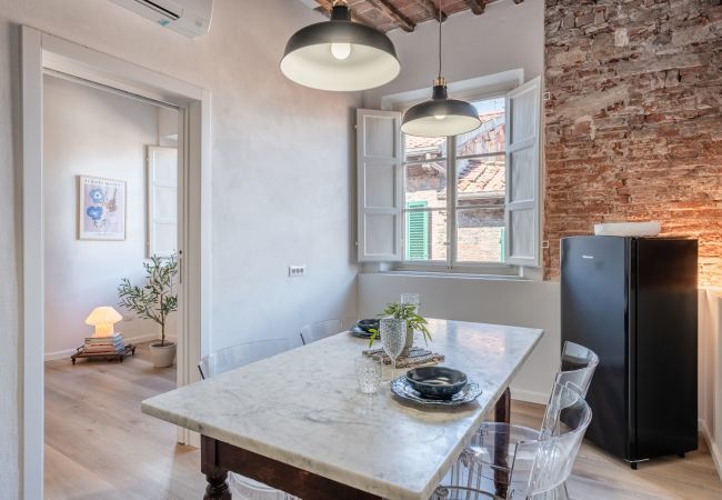 Apartment in Lucca - La Finestra di Puccini - Affitti Brevi Italia Apartment in Lucca - La Finestra di Puccini - Affitti Brevi Italia