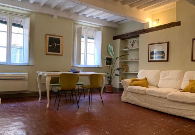 Apartment in Lucca - Appartamento Incantevole - Affitti Brevi Italia