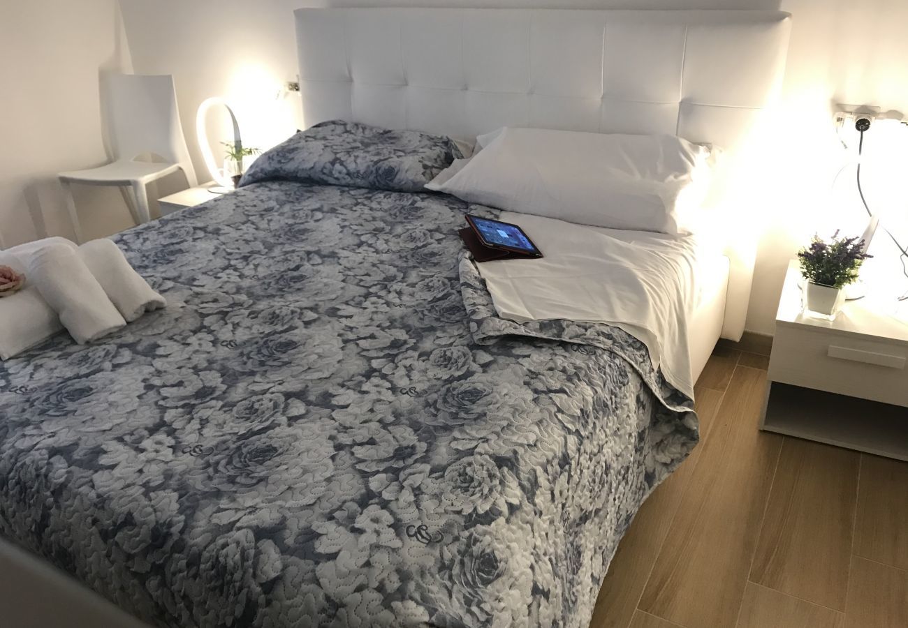 bed in room 1 B&B Home Sweet Home – Affitti Brevi Italia Bed in room 1 B&B Home Sweet Home – Affitti Brevi Italia