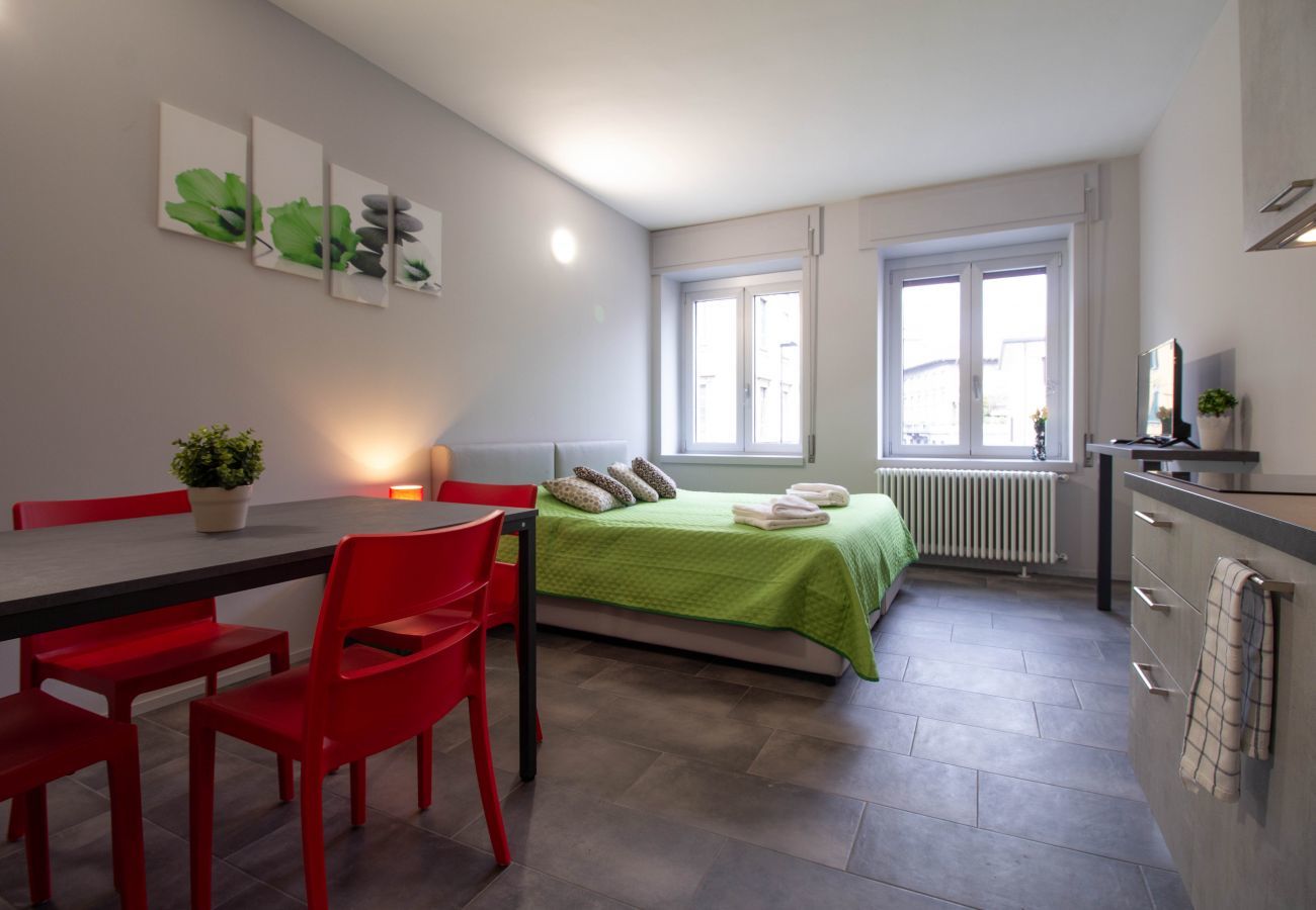 living area apartment Lime Affitti Brevi Italia Studio in Lecco - Appartamento Lime - Affitti Brevi Italia