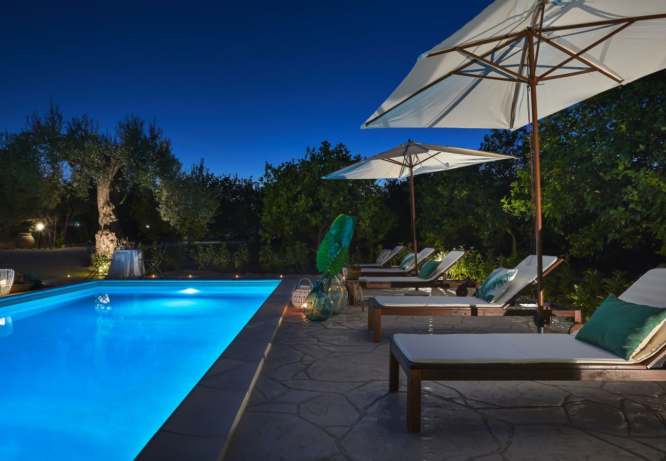pool CASA DEI LIMONI with swimming pool BLU Affitti Brevi Italia Villa in Noto - CASA DEI LIMONI CON PISCINA BLU