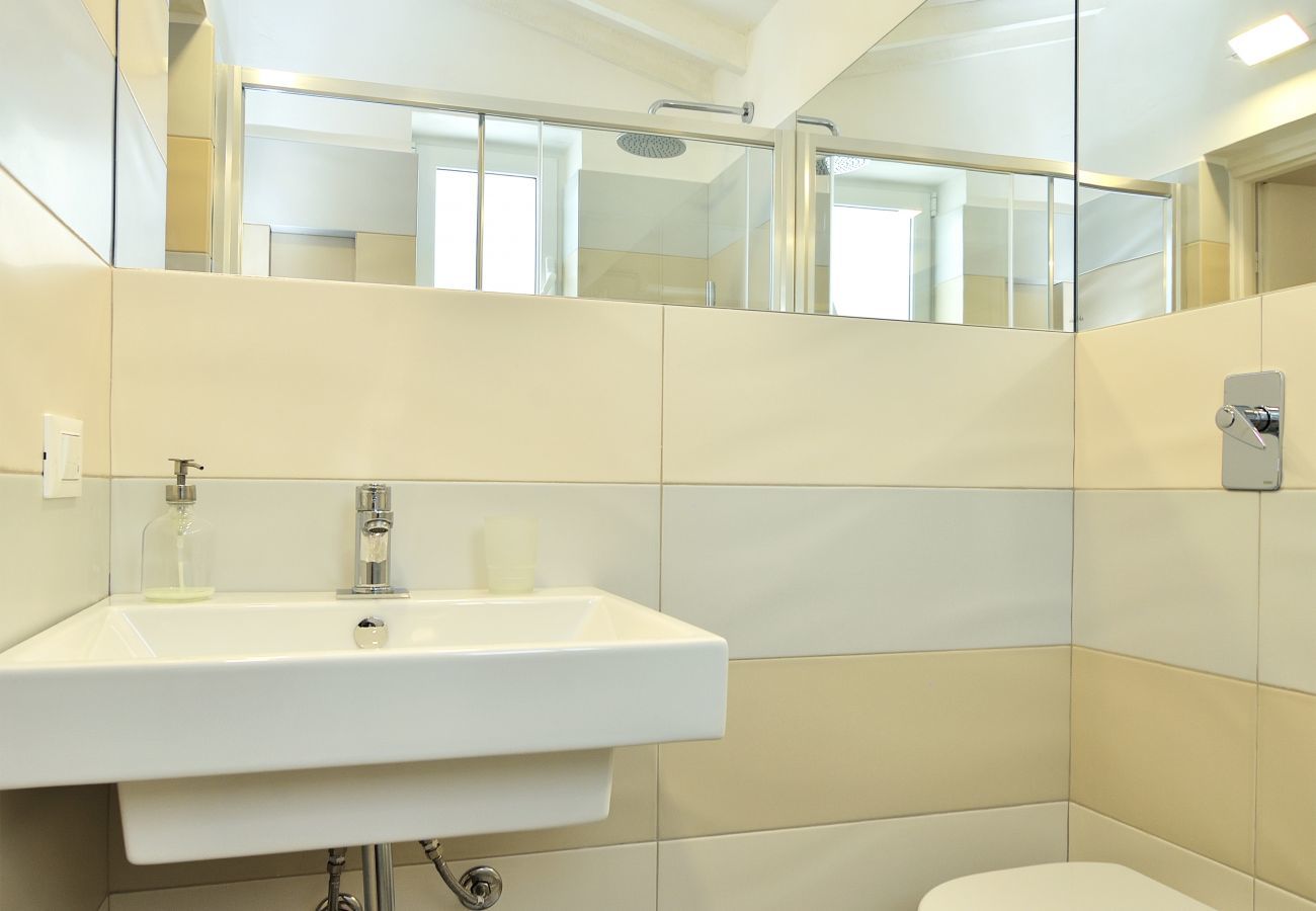 bathroom ROMANTIC HOUSE PORTO ULISSE Solo Affitti Brevi  House in Ispica - ROMANTIC HOUSE PORTO ULISSE - Affitti Brevi Italia