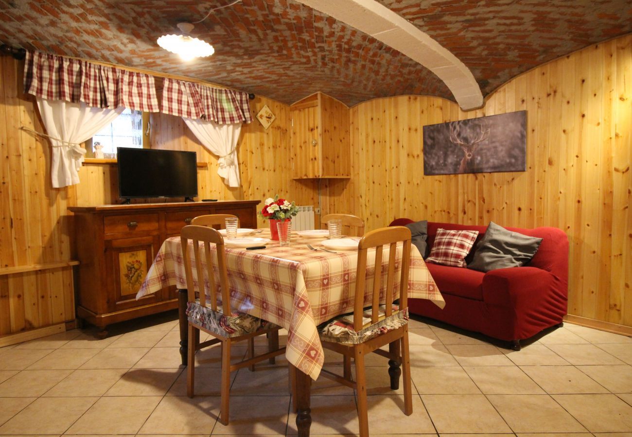 Living Room The Ermine Holiday Apartment Solo Affitti Brevi Apartment in Brusson - Brusson l'Ermellino - Aosta1 - Affitti Brevi Itali