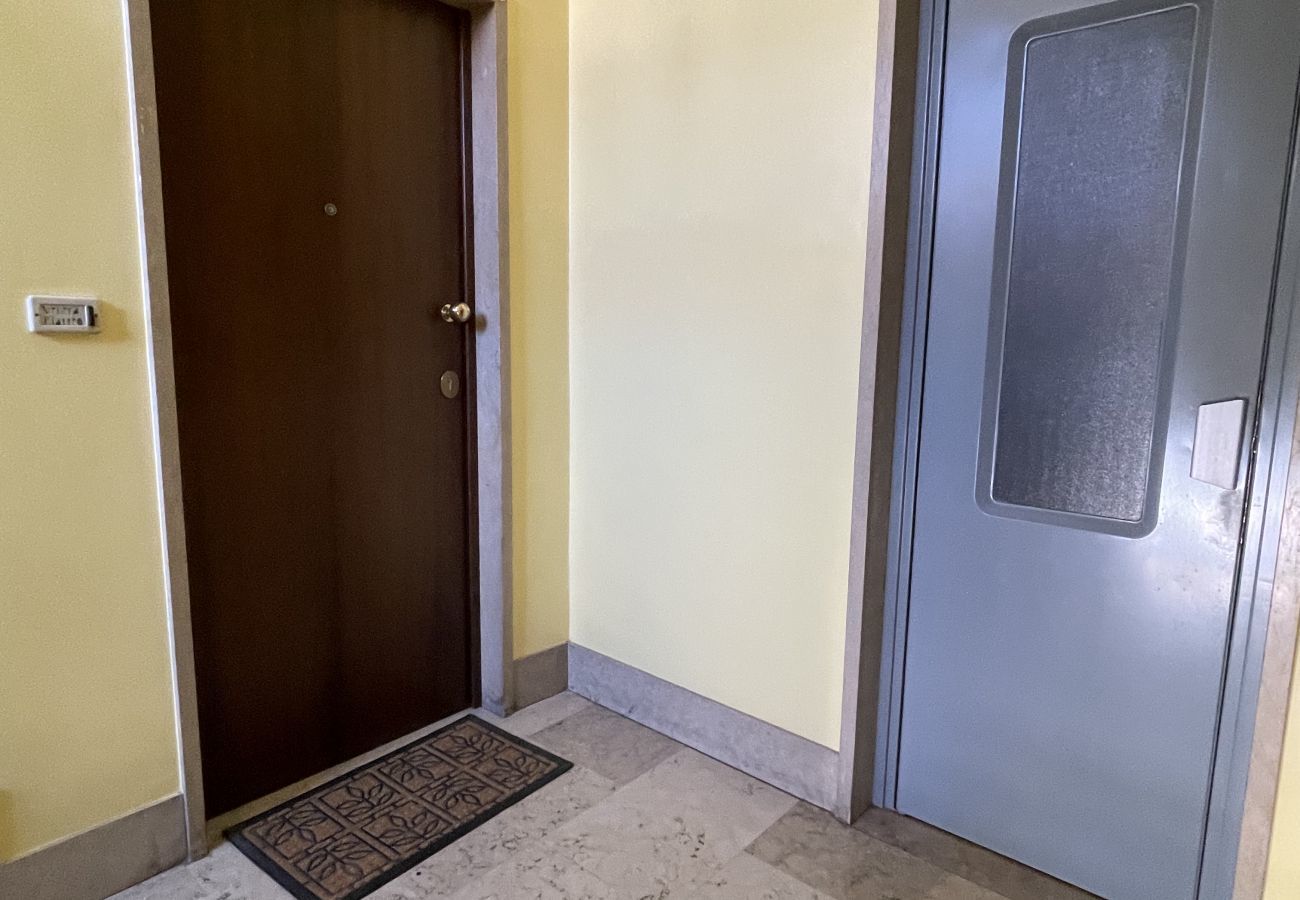 Entrance Apartment - MYHOUSE INN LINGOTTO - Solo Affitti Brevi Apartment in Turin - MYHOUSE INN LINGOTTO - Affitti Brevi Italia