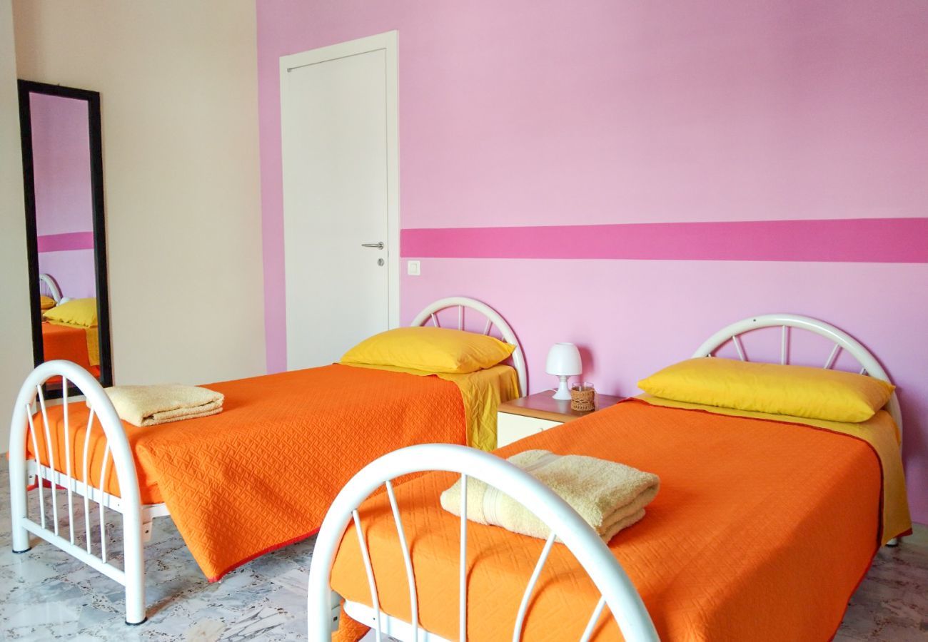 Rent by room in Modena - Bignardi - Camera Gialla