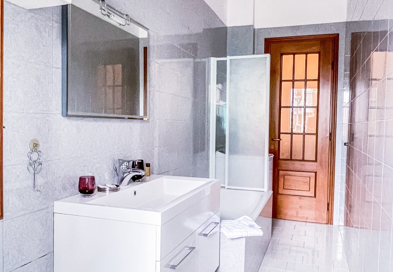Bathroom - MYHOUSE INN PARADISO - Affitti Brevi Italia Apartment in Turin - MYHOUSE INN PARADISO - Affitti Brevi Italia