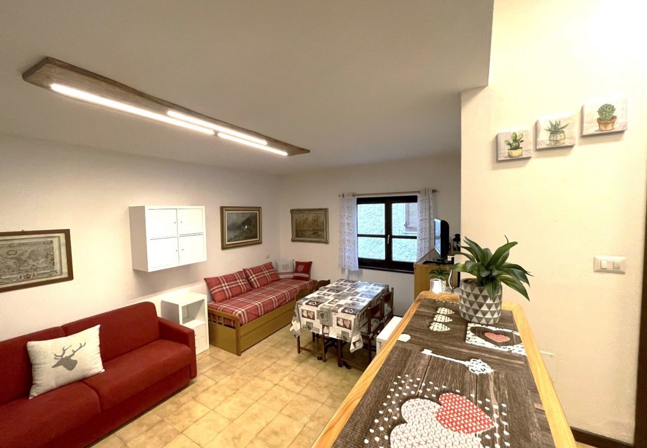 Living room apartment La Baita Case Gigiat Affitti Brevi Italia Apartment in Val Masino - Appartamento La Baita Case Gigiat