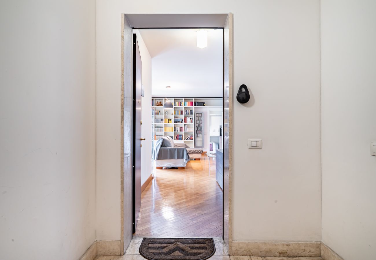 Broletto Park Apartment Entrance Elevator Self Check-In Key Box Apartment in Lecco - Broletto Park Apartment - Affitti Brevi Italia