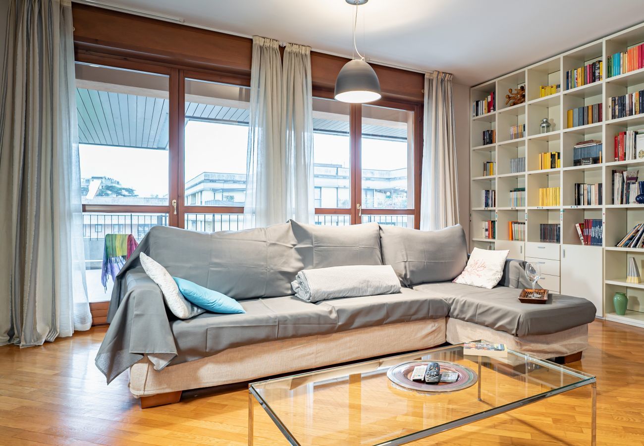 Broletto Park Apartment Livingroom Comfort Train Station City Lecco Apartment in Lecco - Broletto Park Apartment - Affitti Brevi Italia