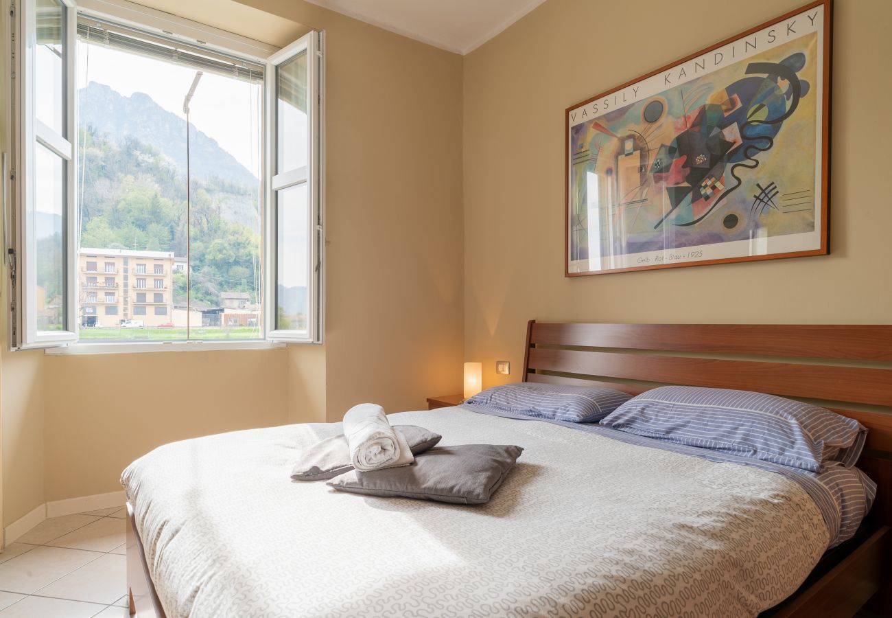 Bedroom River Apertment - Affitti Brevi Italia Apartment in Lecco - River Apartment - Affitti Brevi Italia