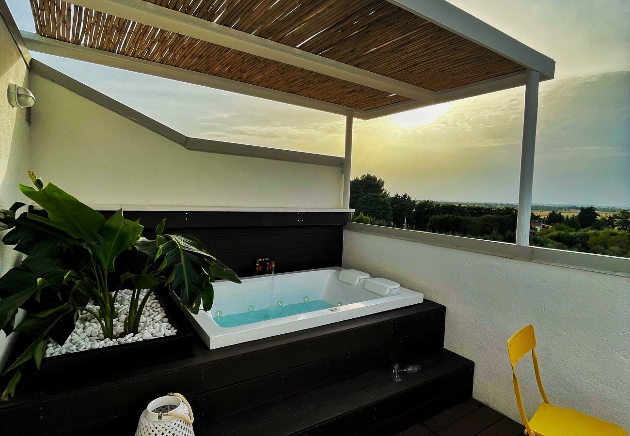 external view with jacuzzi Tenuta Rurale - Belvedere Affitti Brevi Italia Chalet in Gravina in Puglia - Tenuta Rurale - Belvedere