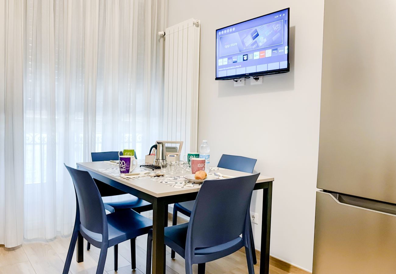 Living room table for 4 people with Smart TV and table equipment. Living room table for 4 people with Smart TV and table equipment.