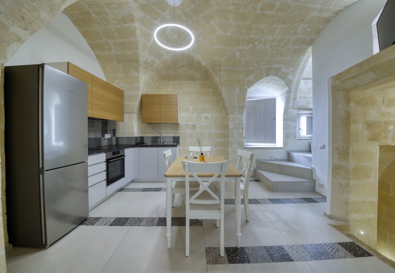 dining room Palazzo Fondo Vico 2   Affitti Brevi Italia Apartment in Gravina in Puglia - Palazzo Fondo Vico 2 - Affitti Brevi Italia