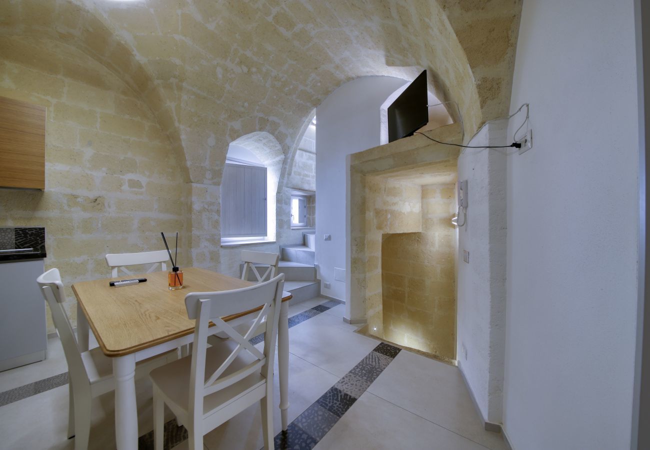 dining room Palazzo Fondo Vico 2   Affitti Brevi Italia Apartment in Gravina in Puglia - Palazzo Fondo Vico 2 - Affitti Brevi Italia