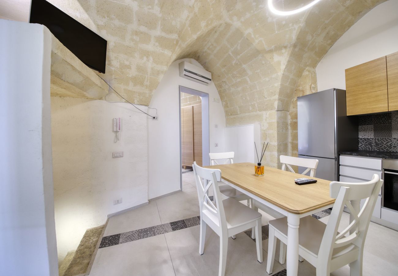 dining room Palazzo Fondo Vico 2   Affitti Brevi Italia Apartment in Gravina in Puglia - Palazzo Fondo Vico 2 - Affitti Brevi Italia
