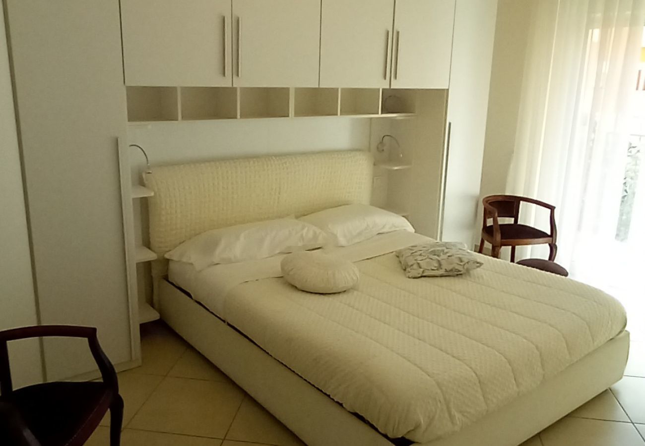 Rent by room in L´Aquila - Casa Lombardi Camera 1-Affitti Brevi Italia