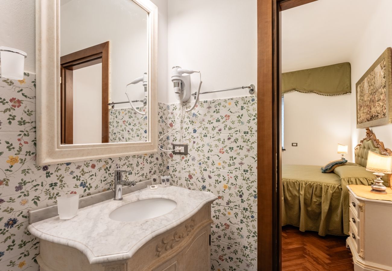 Rent by room in Pisa - Lilium Deluxe - Affitti Brevi Italia Rent by room in Pisa - Lilium Deluxe - Affitti Brevi Italia