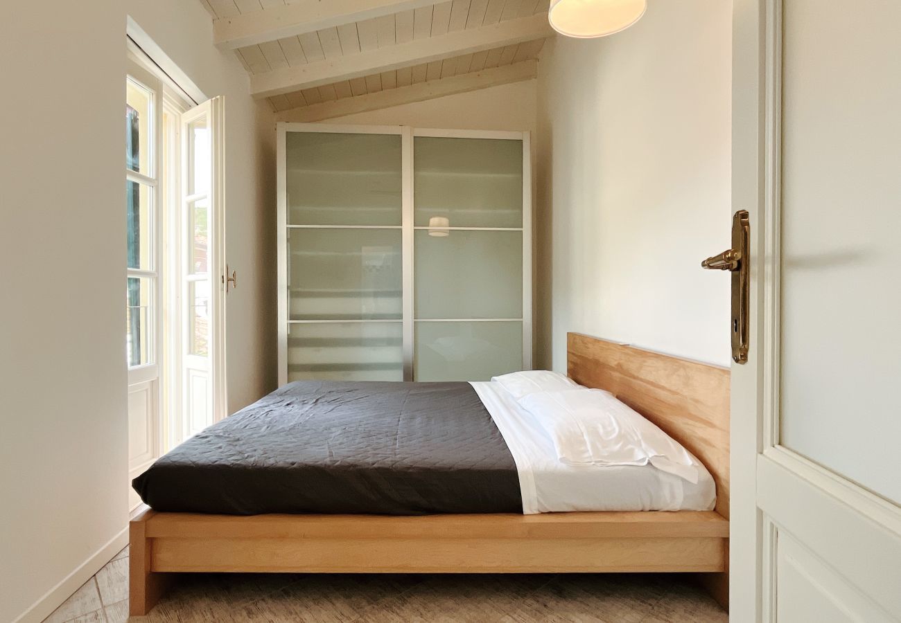 Bright and modern bedroom Bright and well-designed